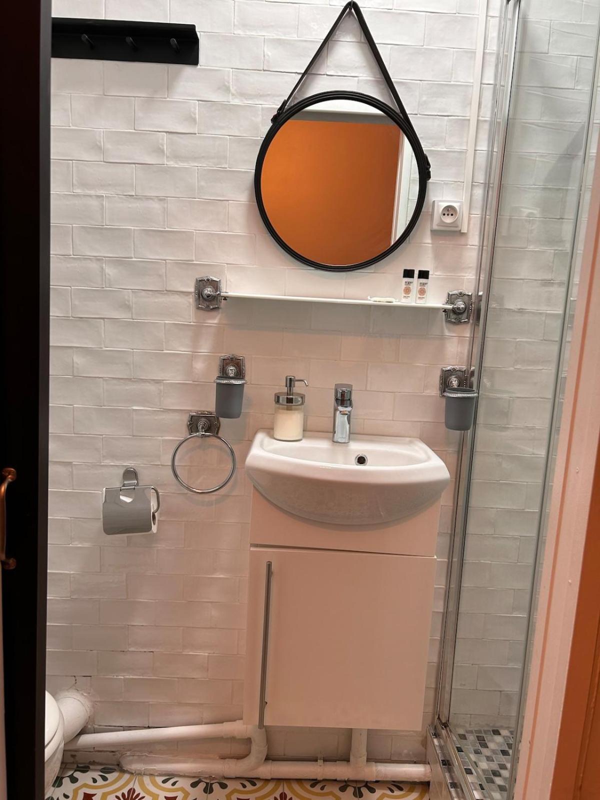 Studio Paris - Metro 7 Cadet - Quartier Faubourg-Montmartre Exteriör bild